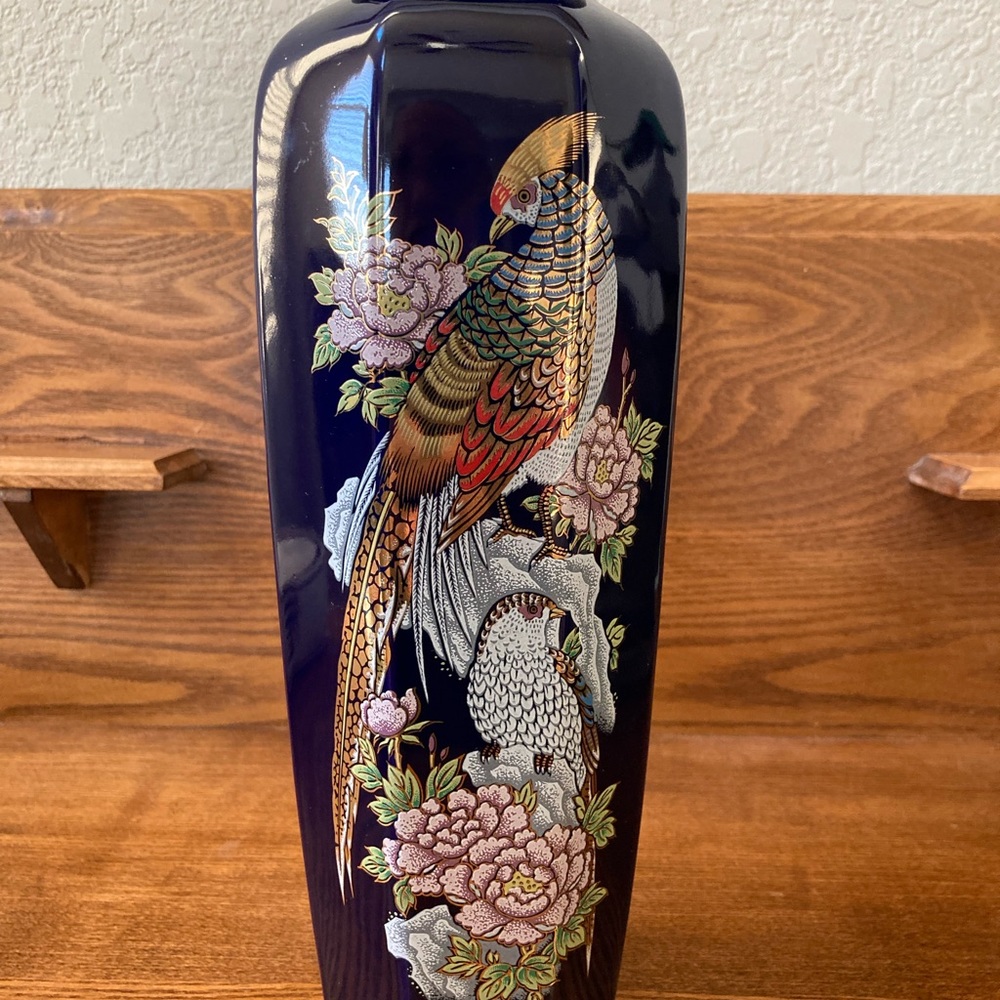 Japanese vase with deep bold colors